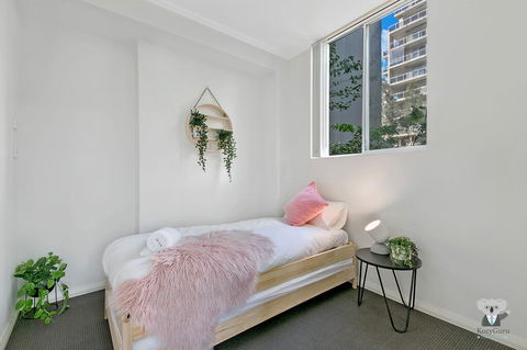 WARRICK FRAM 3 BEDS APT FREE PARKING WALK TO WESTFIELD CLOSE TO HOSPITAL NWF003 - Accommodation Kalgoorlie 1