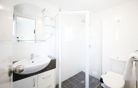 Warringa Surf Holiday Apartments - Accommodation Kalgoorlie 0