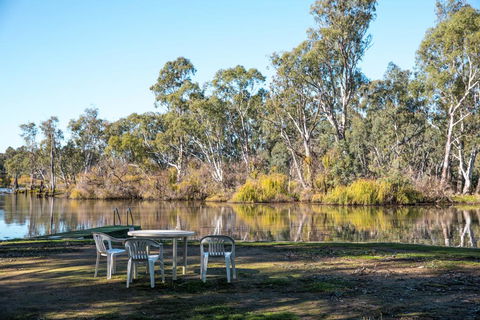 Water's Edge Bundalong - Accommodation Kalgoorlie 2