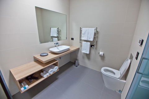 Waterfront Apartments - Accommodation Kalgoorlie 2