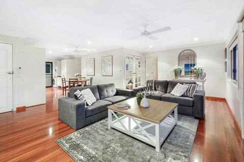 Waterfront Boutique Apartment - Personal Concierge - Accommodation Kalgoorlie 3