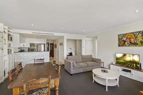 Waterfront Resort Living With Space For The Family - Accommodation Kalgoorlie 3