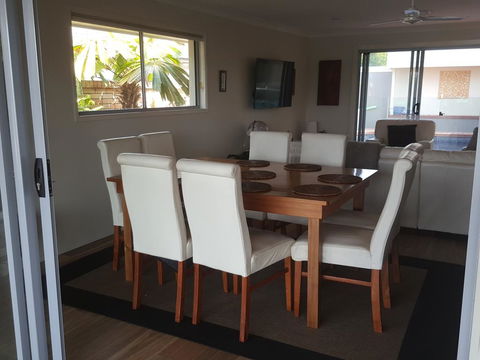 Waterfront Retreat - Accommodation Kalgoorlie 1