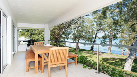 Waterfront Serenity - Luxury Home With Grand Views - Accommodation Kalgoorlie 2