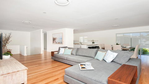 Waterfront Serenity - Luxury Home With Grand Views - Accommodation Kalgoorlie 1