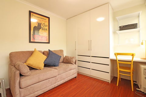 Colour Pop Fitzroy - 3 Bedroom Pet Friendly - Accommodation Kalgoorlie 16