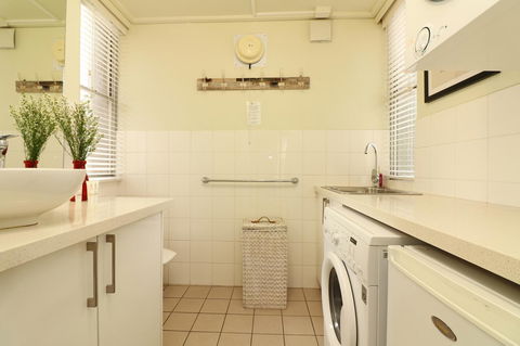 Colour Pop Fitzroy - 3 Bedroom Pet Friendly - Accommodation Kalgoorlie 18