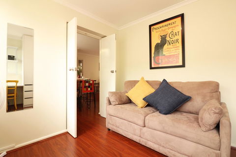 Colour Pop Fitzroy - 3 Bedroom Pet Friendly - Accommodation Kalgoorlie 17