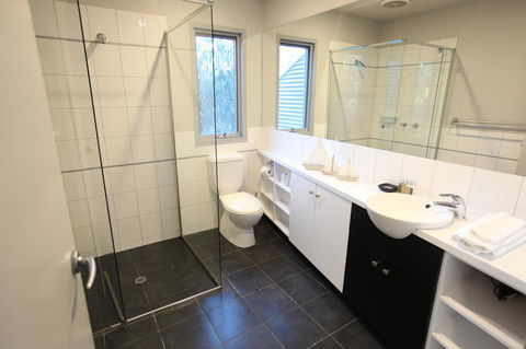 Lorne Luxury - Accommodation Kalgoorlie 5