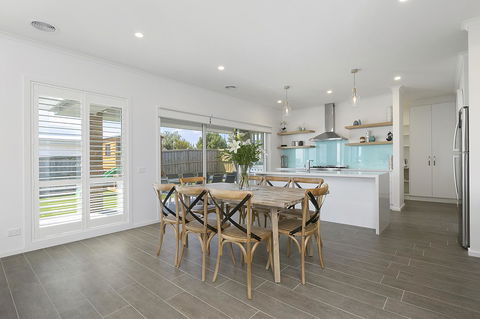 Tidal Changes - Rejuvenate Stays - Accommodation Kalgoorlie 1