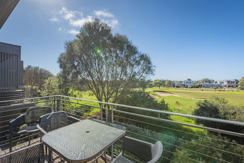Stylish 3 Bedroom Townhouse - Free Parking - Accommodation Kalgoorlie 13