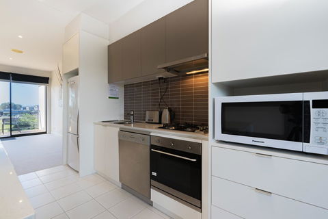 Stylish 3 Bedroom Townhouse - Free Parking - Accommodation Kalgoorlie 10