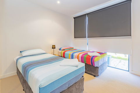 Stylish 3 Bedroom Townhouse - Free Parking - Accommodation Kalgoorlie 8