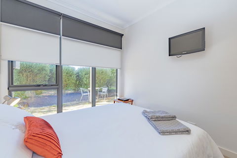 Stylish 3 Bedroom Townhouse - Free Parking - Accommodation Kalgoorlie 20