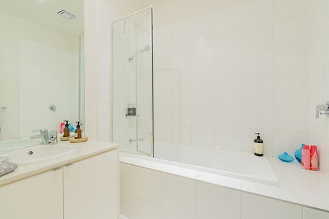 Stylish 3 Bedroom Townhouse - Free Parking - Accommodation Kalgoorlie 23