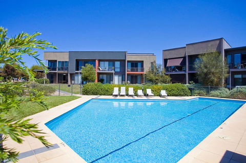 Stylish 3 Bedroom Townhouse - Free Parking - Accommodation Kalgoorlie 5