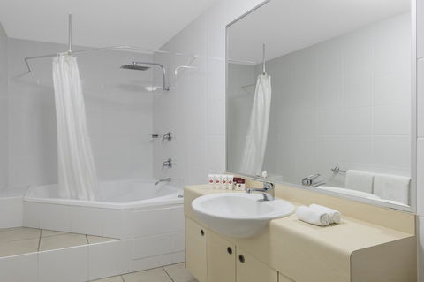 Ramada By Wyndham Marcoola Beach - Accommodation Kalgoorlie 10