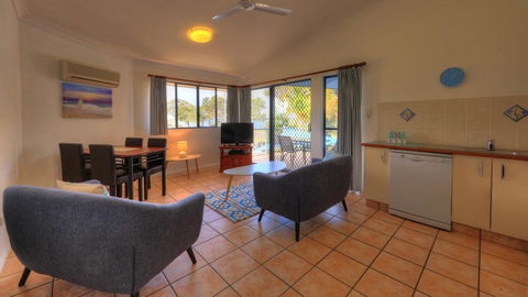 Dolphin Waters - Accommodation Kalgoorlie 1