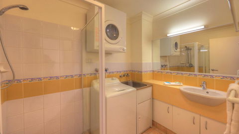 Dolphin Waters - Accommodation Kalgoorlie 10