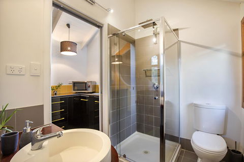 Airlie Beach Eco Cabins - Adults Only - Accommodation Kalgoorlie 30