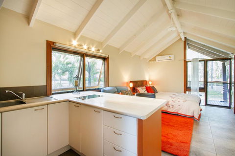 Airlie Beach Eco Cabins - Adults Only - Accommodation Kalgoorlie 12