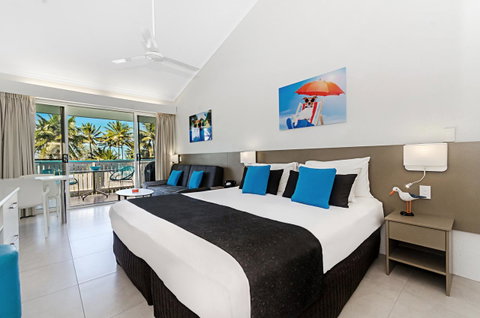 By The Sea Port Douglas - Accommodation Kalgoorlie 4