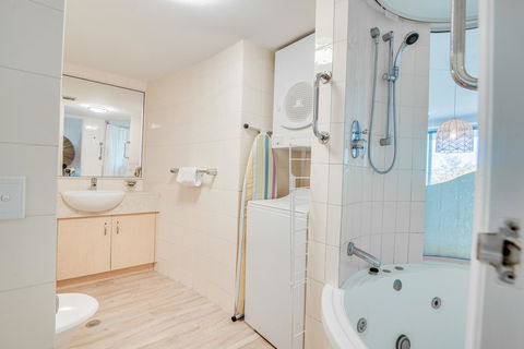 Grand Palais Boolarong Beachside Apartments - Accommodation Kalgoorlie 5
