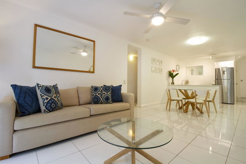 The White House Port Douglas - Accommodation Kalgoorlie 2