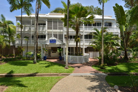 The White House Port Douglas - Accommodation Kalgoorlie 0
