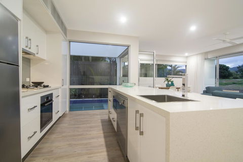 Pool Resort Port Douglas - Accommodation Kalgoorlie 40
