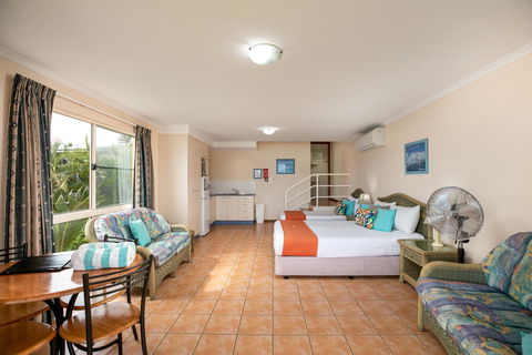 Sunlit Waters Studio Apartments - Accommodation Kalgoorlie 42