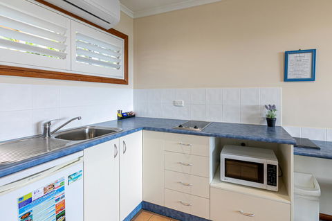 Sunlit Waters Studio Apartments - Accommodation Kalgoorlie 12