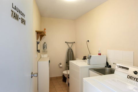 Sunlit Waters Studio Apartments - Accommodation Kalgoorlie 9