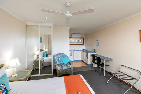 Sunlit Waters Studio Apartments - Accommodation Kalgoorlie 13