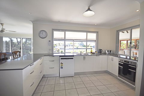 Bribie Island Canal Holiday Destination! - Accommodation Kalgoorlie 5