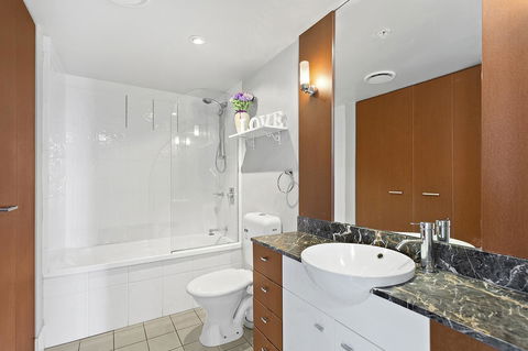 Beach Stay - Ocean & Riverview Resort Chevron Renaissance Central Surfers Paradise - Accommodation Kalgoorlie 6