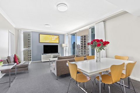 Beach Stay - Ocean & Riverview Resort Chevron Renaissance Central Surfers Paradise - Accommodation Kalgoorlie 10