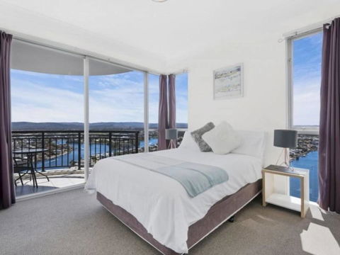 Beach Stay - Ocean & Riverview Resort Chevron Renaissance Central Surfers Paradise - Accommodation Kalgoorlie 1