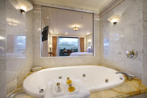 Imperial Hotel Gold Coast - Accommodation Kalgoorlie 6