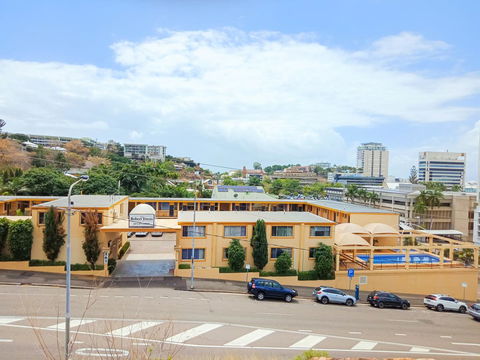 The Robert Towns - Accommodation Kalgoorlie 13