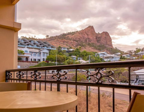 The Robert Towns - Accommodation Kalgoorlie 8