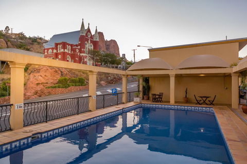 The Robert Towns - Accommodation Kalgoorlie 11