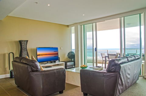 Kirra Surf Apartments - Accommodation Kalgoorlie 32