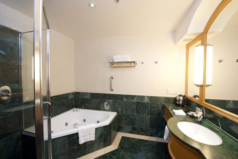 Crowne Plaza Surfers Paradise, An IHG Hotel - Accommodation Kalgoorlie 38