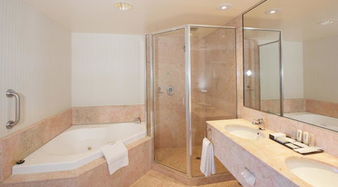 Crowne Plaza Surfers Paradise, An IHG Hotel - Accommodation Kalgoorlie 17