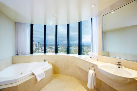 Crowne Plaza Surfers Paradise, An IHG Hotel - Accommodation Kalgoorlie 41