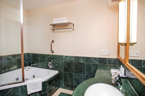 Crowne Plaza Surfers Paradise, An IHG Hotel - Accommodation Kalgoorlie 23