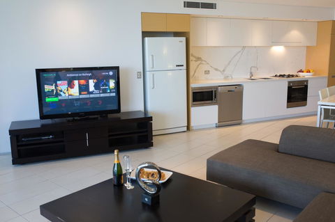 Ambience On Burleigh Beach - Accommodation Kalgoorlie 18