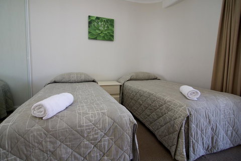 Surfers Mayfair - Accommodation Kalgoorlie 9