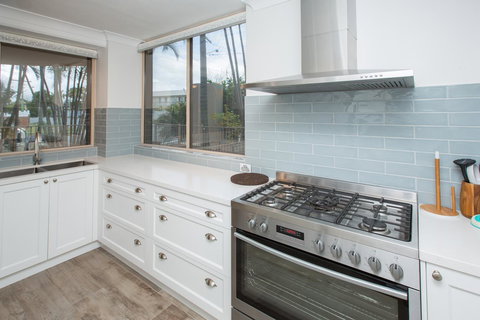 Miami Beachside Holiday Apartments - Accommodation Kalgoorlie 12